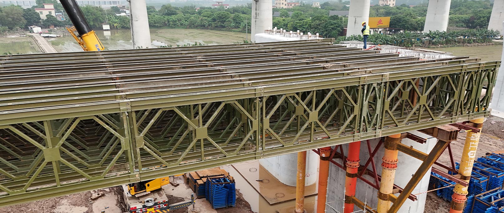 Extragroße Brücke am Bahnhof Hezhou der Hochgeschwindigkeitsstrecke Zhuhai–Zhaoqing