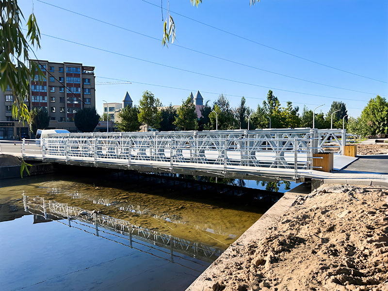 Zweispurige, dreireihige, einlagige, verstärkte, verzinkte Fußgängerbrücke, Bailey-Brücke