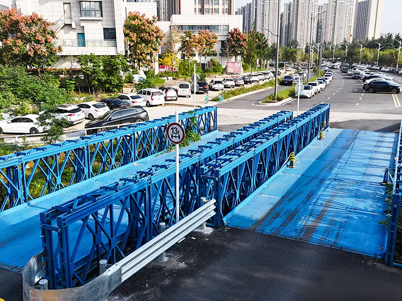 CB 200 Bailey-Brücke, zweispurig, einlagig, zweireihig, verstärkte Bailey-Brücke