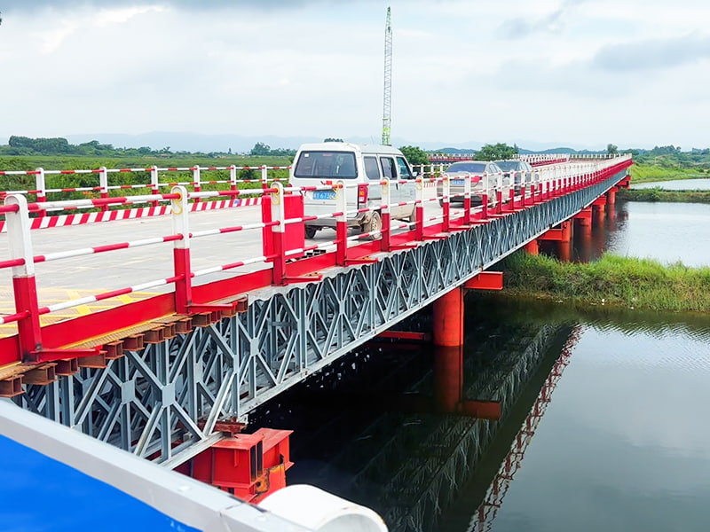 Zufahrtsbrücke aus verzinktem Stahl mit großer Spannweite